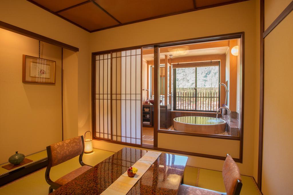 Yamamizuki Urara Tsutaya Kiso Quarto foto