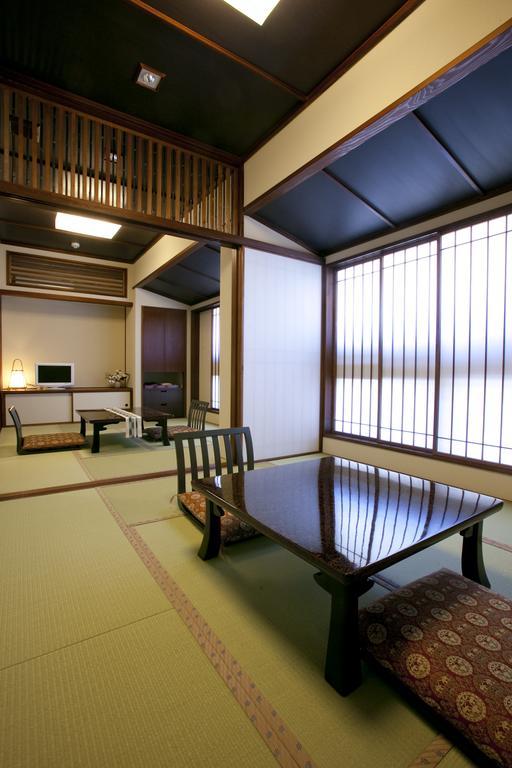 Yamamizuki Urara Tsutaya Kiso Quarto foto