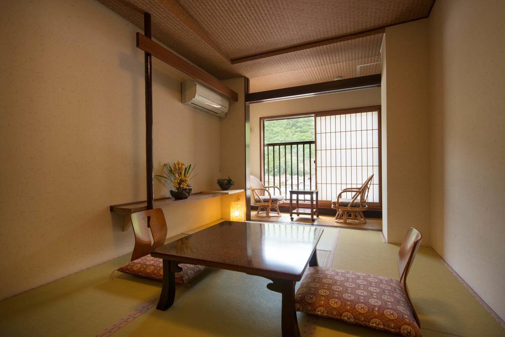 Yamamizuki Urara Tsutaya Kiso Quarto foto